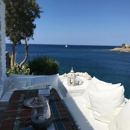 Seafront With Private Dock On The Sea Сasa de vacaciones