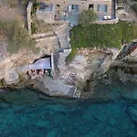 Seafront With Private Dock On The Sea Ferienhaus