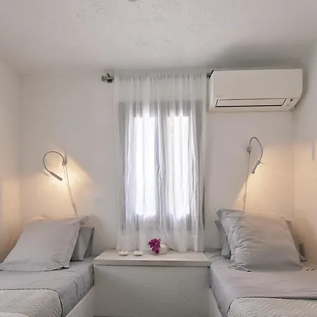 بيت للعطل Seafront With Private Dock On The Sea *