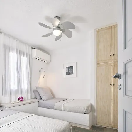 Seafront With Private Dock On The Sea بيت للعطل