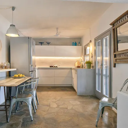 Dom wakacyjny Seafront With Private Dock On The Sea