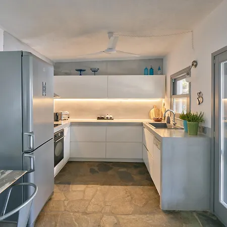 Seafront With Private Dock On The Sea Dom wakacyjny