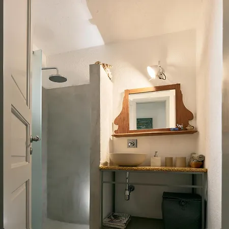 Seafront With Private Dock On The Sea بيت للعطل