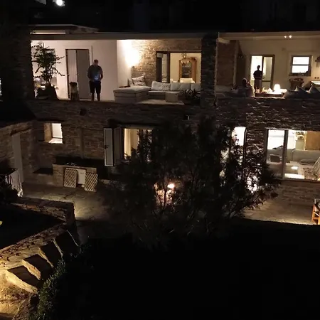 Hébergement de vacances Seafront With Private Dock On The Sea *