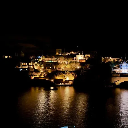 Seafront With Private Dock On The Sea Hébergement de vacances *